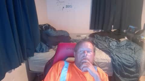 Snapshot of pecker40 chatting on 05/02/26, 12:48 pecker40 online show from 05/02/26, 12:48