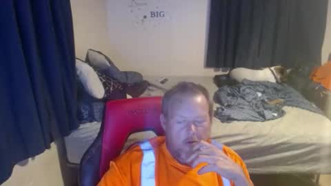 Snapshot of pecker40 chatting on 05/05/26, 01:35 pecker40 online show from 05/05/26, 01:35