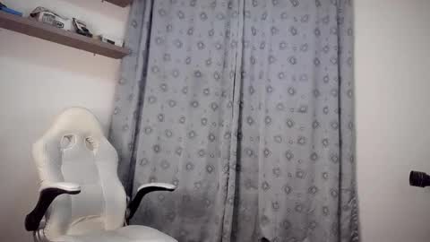 Snapshot of pedro_picapica chatting on 12/18/25, 02:06 Pedro online show from 12/18/25, 02:06