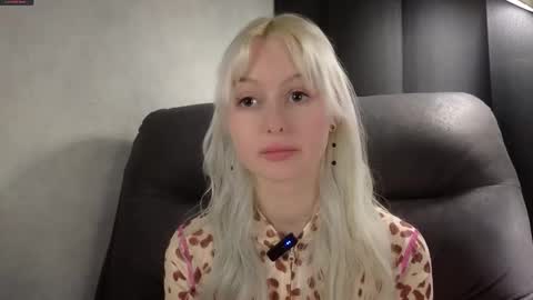 Snapshot of peek_in_my_window chatting on 09/30/25, 04:28 tony online show from 09/30/25, 04:28