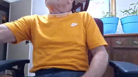 Snapshot of peepingmale chatting on 12/15/24, 04:04 peepingmale online show from 12/15/24, 04:04