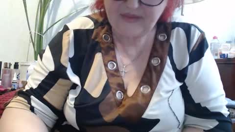Snapshot of peggysoft chatting on 05/07/26, 01:49 PeggySoft online show from 05/07/26, 01:49