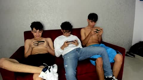 Snapshot of pelusos_mens chatting on 01/13/25, 08:37 CAIN-19 ALLEN-18 RONALD-18 AUSTIN-18 MOD DANTE online show from 01/13/25, 08:37