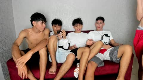 Snapshot of pelusos_mens chatting on 01/14/25, 08:37 CAIN-19 ALLEN-18 RONALD-18 AUSTIN-18 MOD DANTE online show from 01/14/25, 08:37