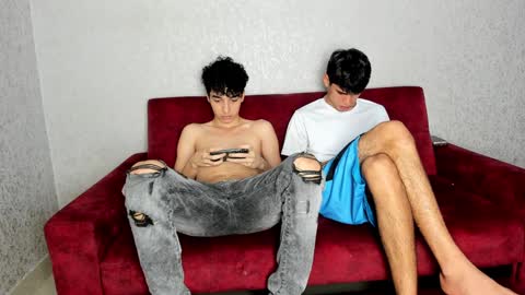 Snapshot of pelusos_mens chatting on 01/29/25, 08:46 CAIN-19 ALLEN-18 RONALD-18 AUSTIN-18 MOD DANTE online show from 01/29/25, 08:46