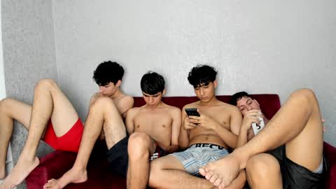 Snapshot of pelusos_mens chatting on 01/30/25, 11:45 CAIN-19 ALLEN-18 RONALD-18 AUSTIN-18 MOD DANTE online show from 01/30/25, 11:45