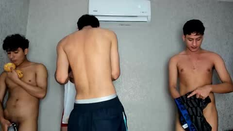 Snapshot of pelusos_mens chatting on 02/17/25, 11:09 CAIN-19 ALLEN-18 RONALD-18 AUSTIN-18 MOD DANTE online show from 02/17/25, 11:09