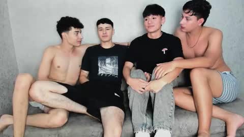 Snapshot of pelusos_mens chatting on 10/02/25, 07:43 CAIN-19 ALLEN-18 RONALD-18 AUSTIN-18 MOD DANTE online show from 10/02/25, 07:43