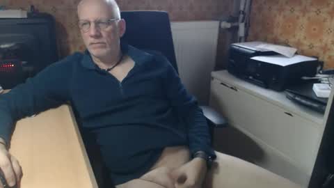 Pemue65 online show from 12/03/25, 09:18