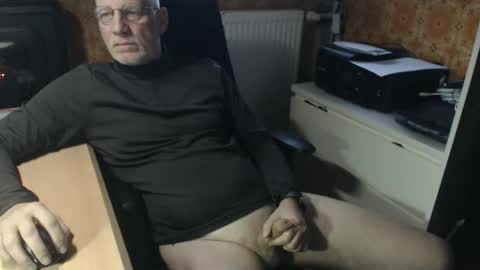 Pemue65 online show from 12/17/25, 07:58