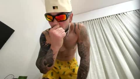 Snapshot of penebunny chatting on 12/15/25, 04:39 penebunny online show from 12/15/25, 04:39