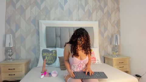 Snapshot of penelope_cox chatting on 09/25/25, 04:05 Penelope online show from 09/25/25, 04:05