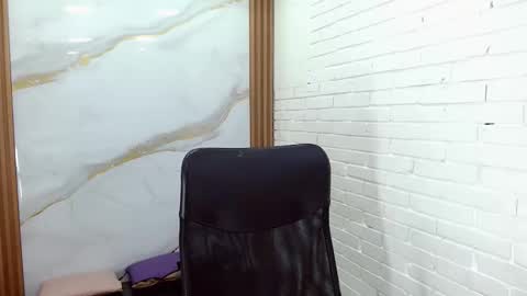 Penelopee Rouse online show from 12/14/25, 07:29