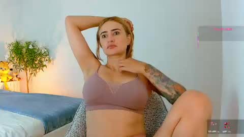 Hi Im Penelope  better vibrations  1111 online show from 07/11/26, 11:57