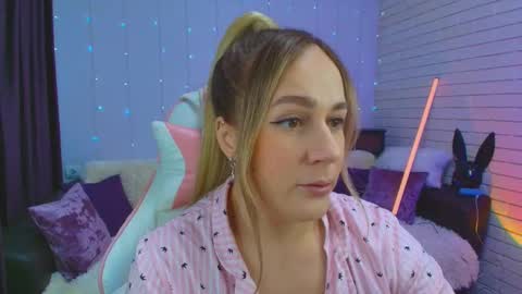 Dia  online show from 02/17/25, 10:47