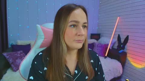 Dia  online show from 03/04/25, 07:41