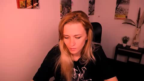 Snapshot of peppymia chatting on 09/13/25, 06:24 Mia online show from 09/13/25, 06:24