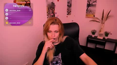 Snapshot of peppymia chatting on 09/19/25, 04:58 Mia online show from 09/19/25, 04:58