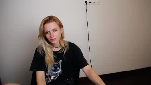 Snapshot of peppymia chatting on 09/21/25, 07:10 Mia online show from 09/21/25, 07:10