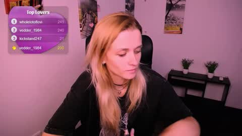 Snapshot of peppymia chatting on 09/26/25, 06:17 Mia online show from 09/26/25, 06:17