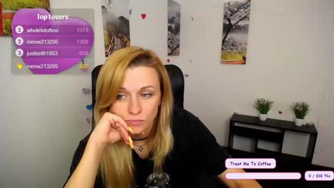 Snapshot of peppymia chatting on 10/16/25, 10:38 Mia online show from 10/16/25, 10:38