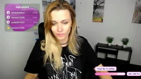 Snapshot of peppymia chatting on 10/20/25, 06:25 Mia online show from 10/20/25, 06:25