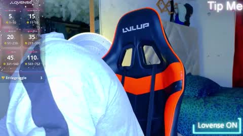 Snapshot of perfec_king00 chatting on 10/28/25, 10:01 Jacob online show from 10/28/25, 10:01