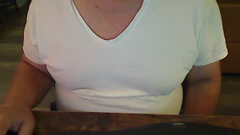 Snapshot of perfecto1957 chatting on 02/13/25, 01:37 perfecto1957 online show from 02/13/25, 01:37