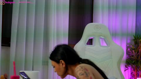 Dee online show from 03/18/26, 07:28