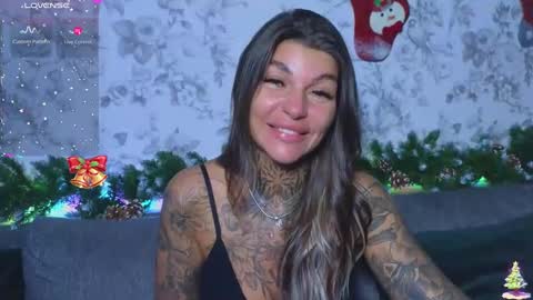 Snapshot of perfecttbaby77n chatting on 12/21/24, 02:15 Anna online show from 12/21/24, 02:15