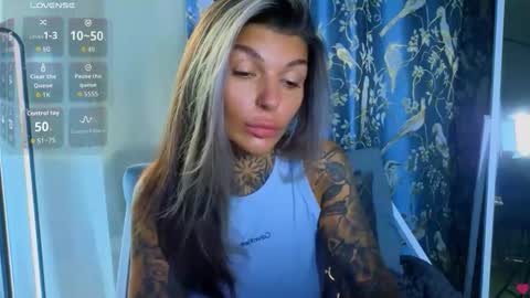 Snapshot of perfecttbaby77n chatting on 10/31/25, 07:53 Anna online show from 10/31/25, 07:53