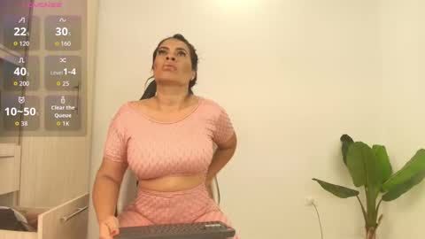 Snapshot of perla_hot4u chatting on 02/16/26, 12:56 online show from 02/16/26, 12:56