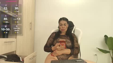 Snapshot of perla_hot4u chatting on 02/18/26, 08:05 online show from 02/18/26, 08:05