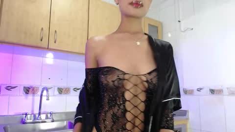Snapshot of perla_st chatting on 10/22/25, 06:51 Perla online show from 10/22/25, 06:51