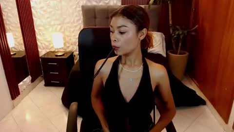 Snapshot of perla_st chatting on 10/29/25, 10:00 Perla online show from 10/29/25, 10:00