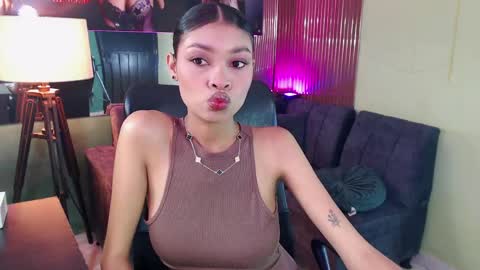 Snapshot of perla_st chatting on 04/18/26, 11:47 Perla online show from 04/18/26, 11:47