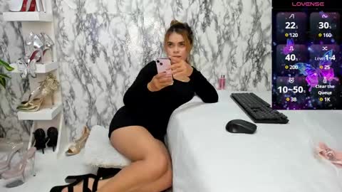 Perla Thompson online show from 02/22/25, 12:49