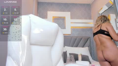 Snapshot of perlaevansx chatting on 12/12/24, 02:26 PERLA online show from 12/12/24, 02:26