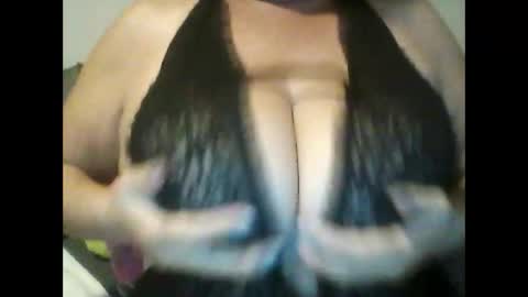 perlita070822 online show from 04/17/26, 02:25