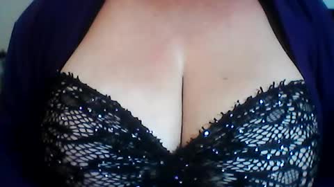 Snapshot of perlita070822 chatting on 06/25/26, 04:23 perlita070822 online show from 06/25/26, 04:23
