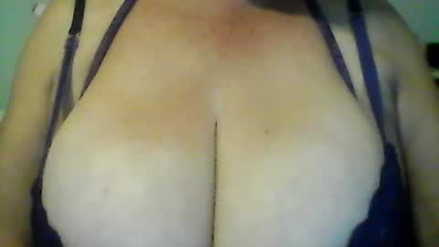 Snapshot of perlita070822 chatting on 07/22/26, 01:41 perlita070822 online show from 07/22/26, 01:41