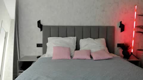 Mia online show from 12/02/25, 08:41