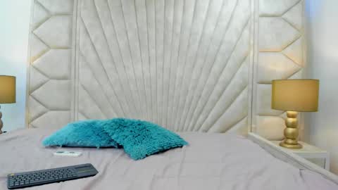 Snapshot of persefone_d chatting on 10/17/25, 01:46 persefone_d online show from 10/17/25, 01:46