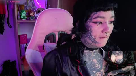 Snapshot of persefone_underworld chatting on 10/10/25, 02:27 persefone_underworld online show from 10/10/25, 02:27