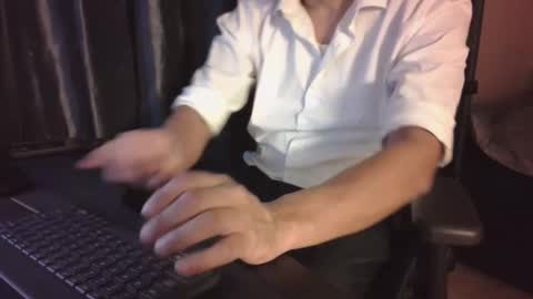 Lalo   x peruvianevil  ig peruvianevil  online show from 04/10/26, 04:17