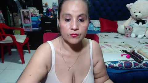 Snapshot of pervert_mommy_x chatting on 01/19/25, 01:33 SAMY online show from 01/19/25, 01:33