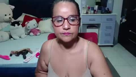 Snapshot of pervert_mommy_x chatting on 11/10/25, 10:14 SAMY online show from 11/10/25, 10:14