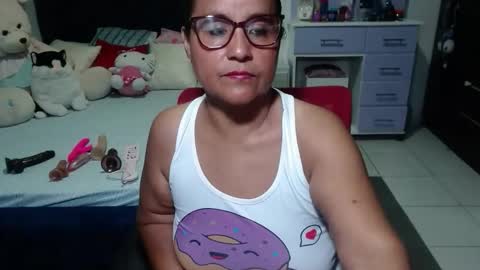 Snapshot of pervert_mommy_x chatting on 11/14/25, 10:58 SAMY online show from 11/14/25, 10:58