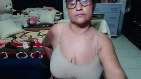 Snapshot of pervert_mommy_x chatting on 11/22/25, 11:31 SAMY online show from 11/22/25, 11:31