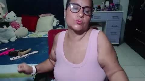 Snapshot of pervert_mommy_x chatting on 11/26/25, 11:11 SAMY online show from 11/26/25, 11:11